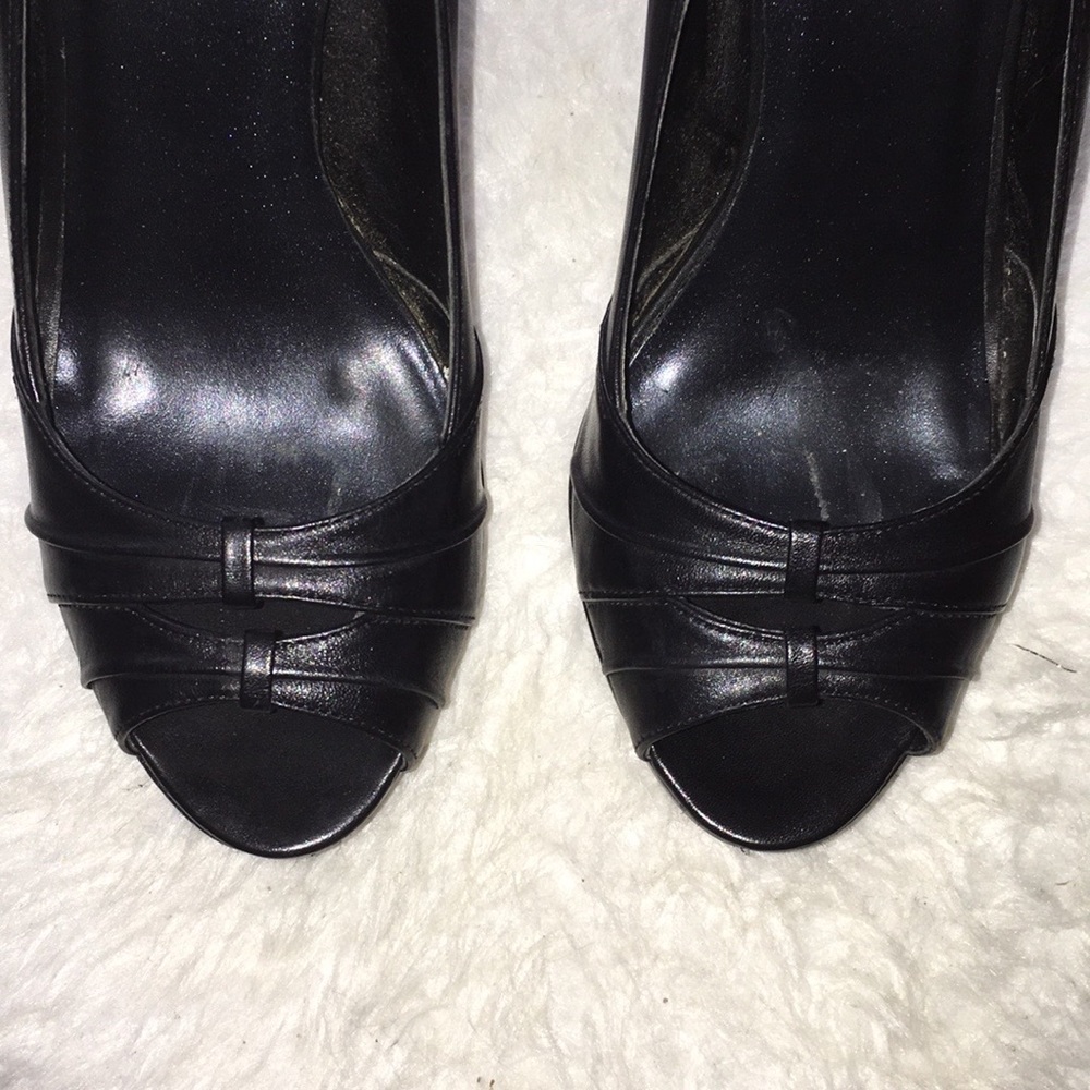 Black heels - Picture 4 of 4
